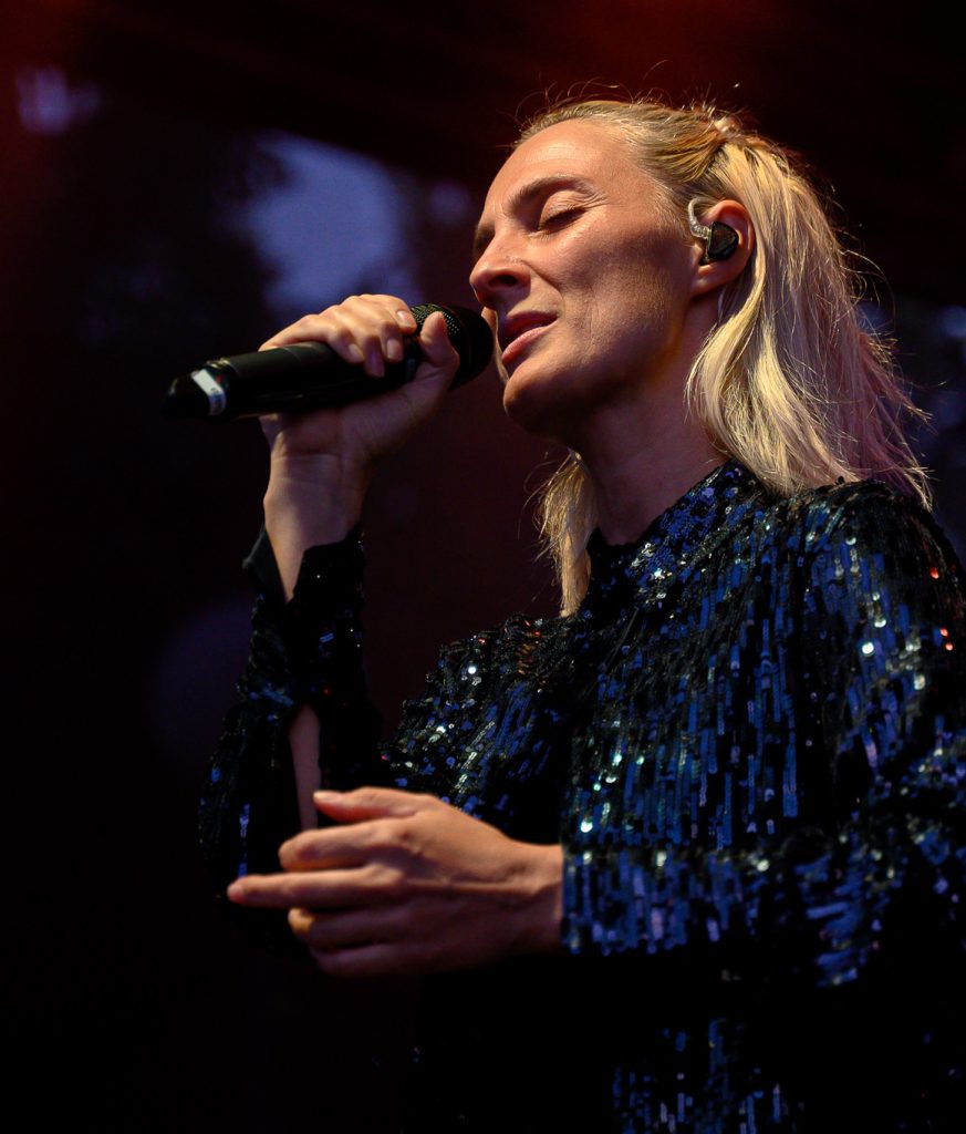 Zlín žije míří do finále, Nafrněnou s Bárou Polákovou zpíval celý Sad Svobody