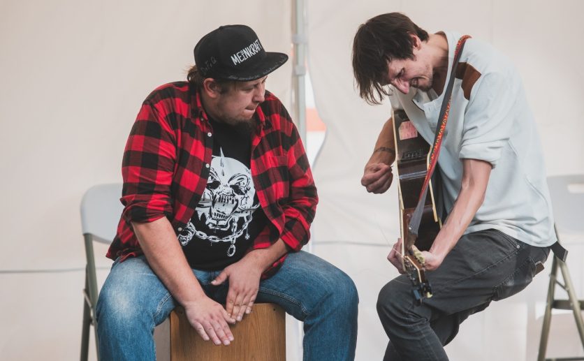 Pouliční muzikanti: Kdo zvítězí a vystoupí na Zlín žije? Hlasujte!